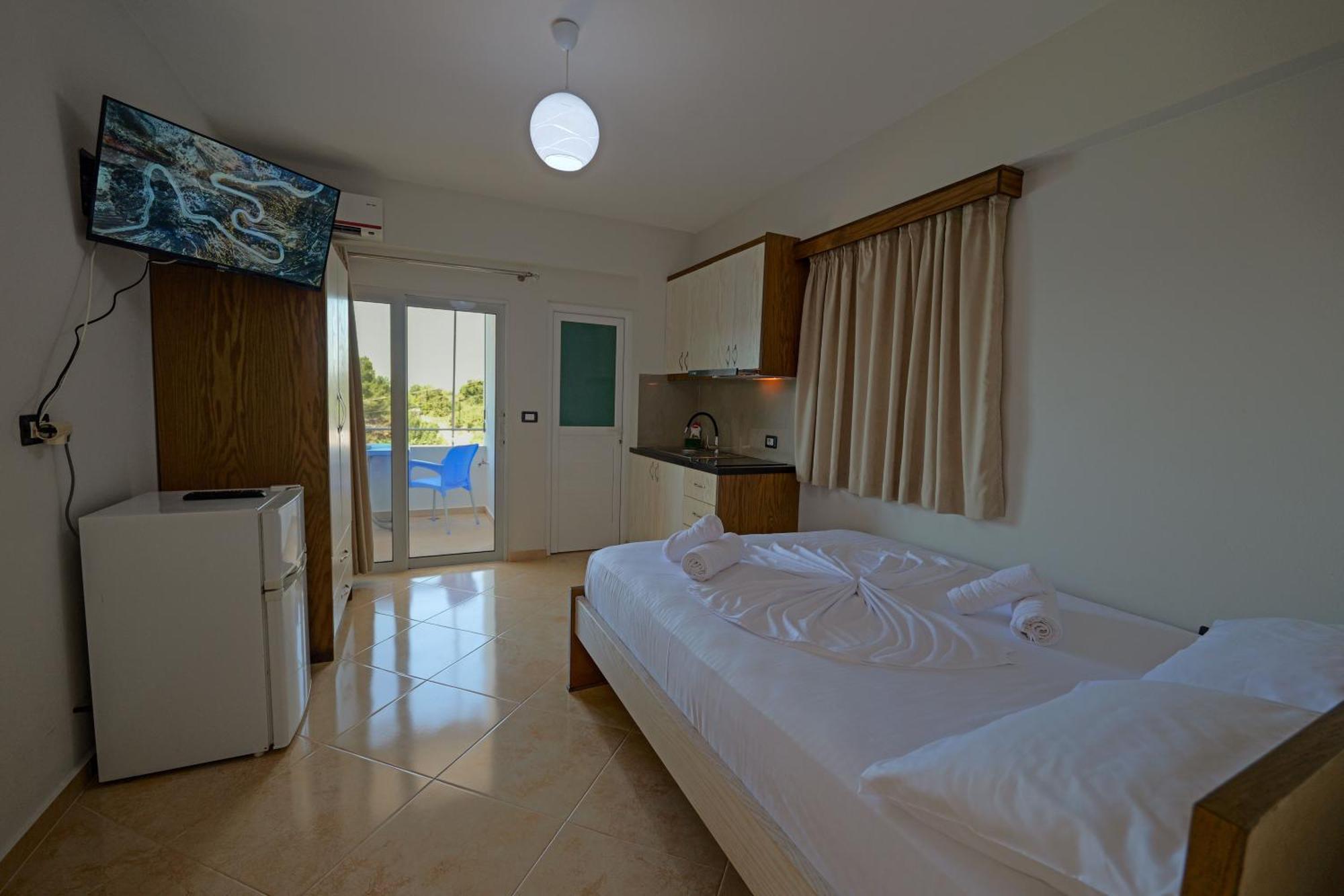Livia'S Guesthouse Ksamil Eksteriør bilde